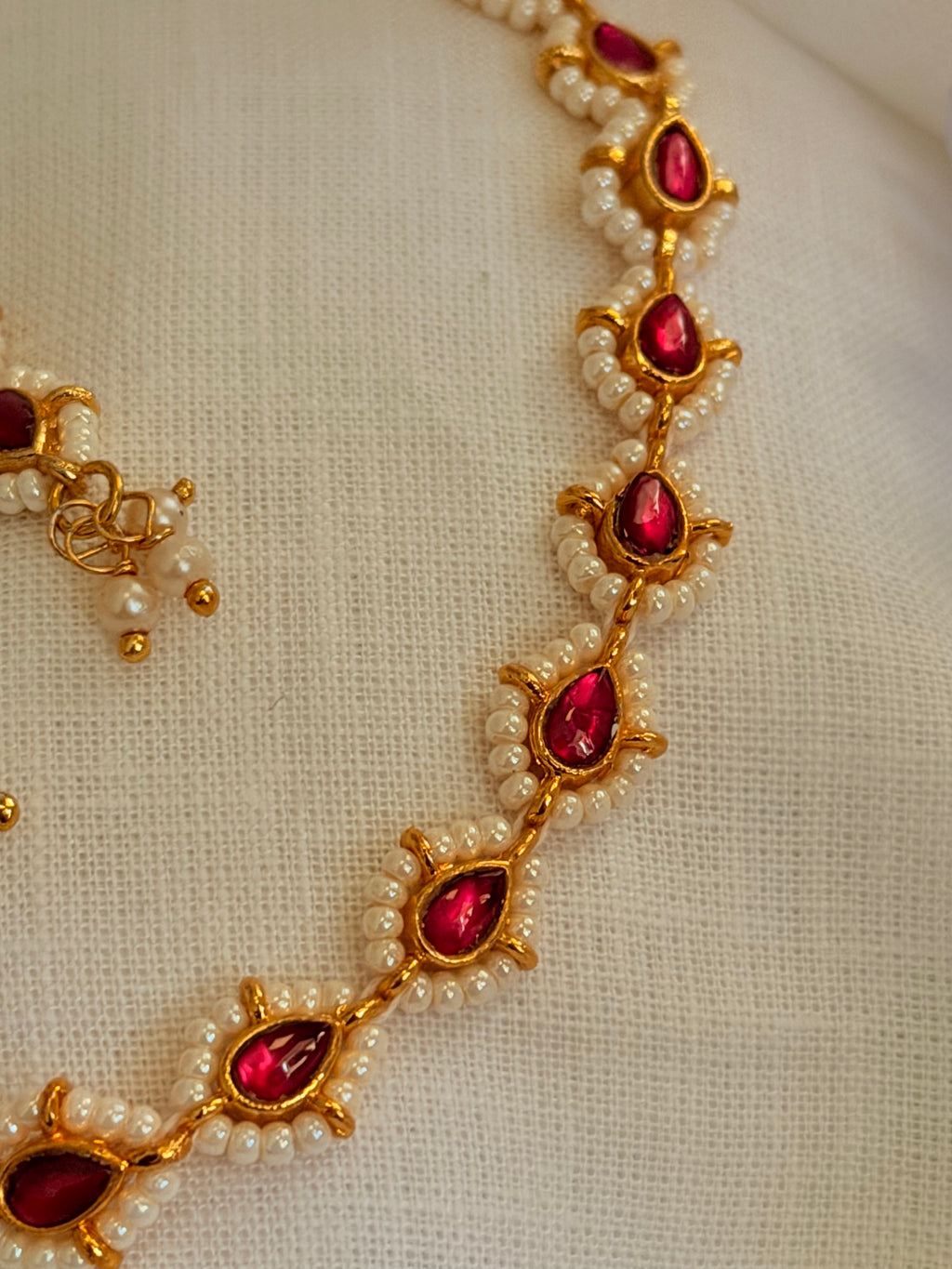 Aurelia Pearl Teardrop Necklace Set - Ruby (2)