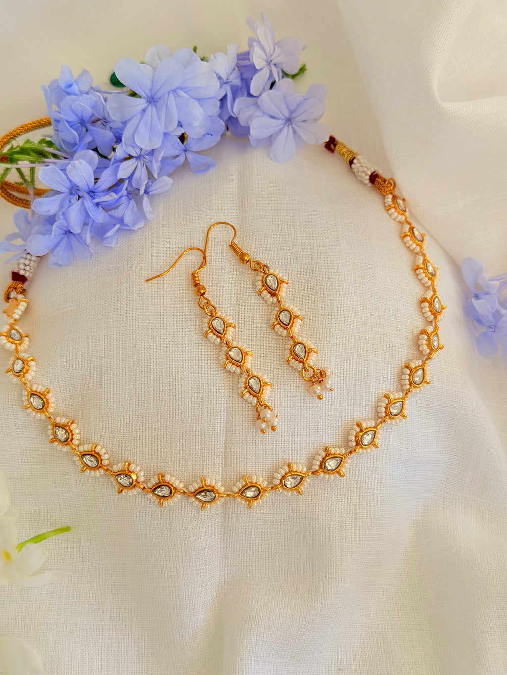 Aurelia Pearl Teardrop Necklace Set - White Kundan (1)