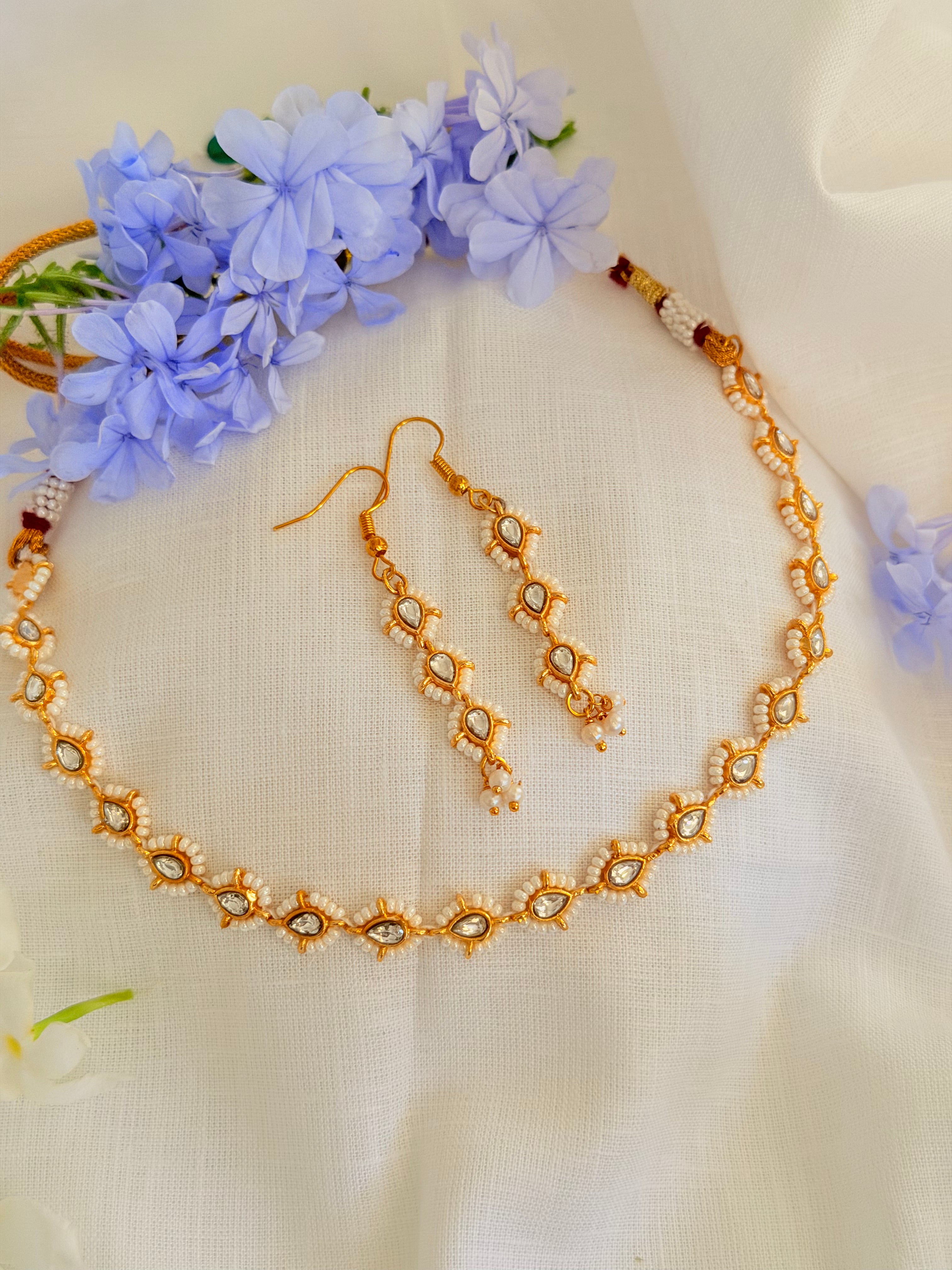 Aurelia Pearl Teardrop Necklace Set - White Kundan (1)