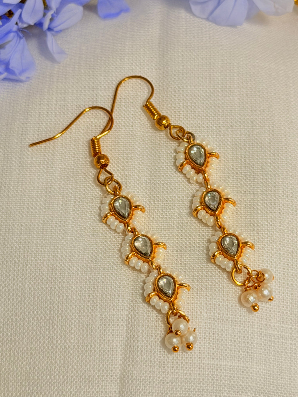 Aurelia Pearl Teardrop Necklace Set - White Kundan (3)
