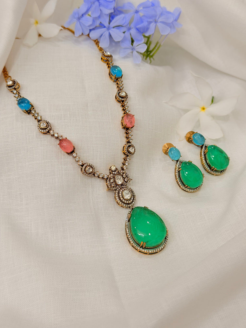 Aadhira Victorian Pendant Necklace Set - Aadhira Victorian Pendant Necklace Set (1)