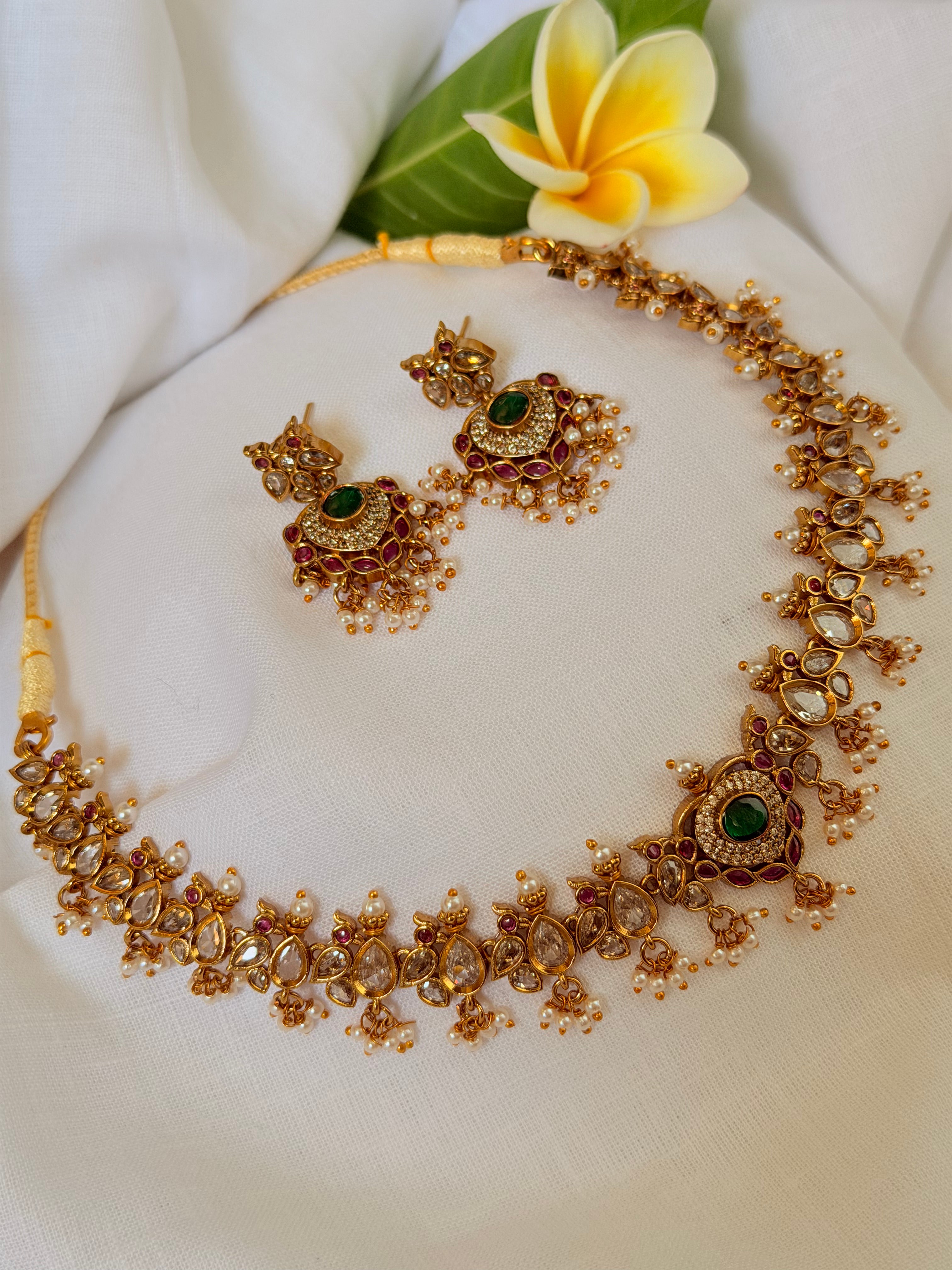 Vasundhara Kemp Stone Choker Necklace Set - Vasundhara Kemp Stone Choker Necklace Set (1)
