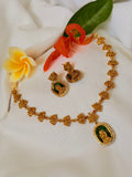 Aarvika Lakshmi Emerald Pendant Temple Choker Set - Aarvika Lakshmi Emerald Pendant Temple Choker Set (1)