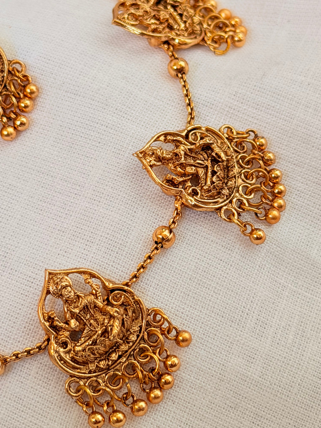 Vedanika Minimal Lakshmi Necklace - Vedanika Minimal Lakshmi Necklace (2)
