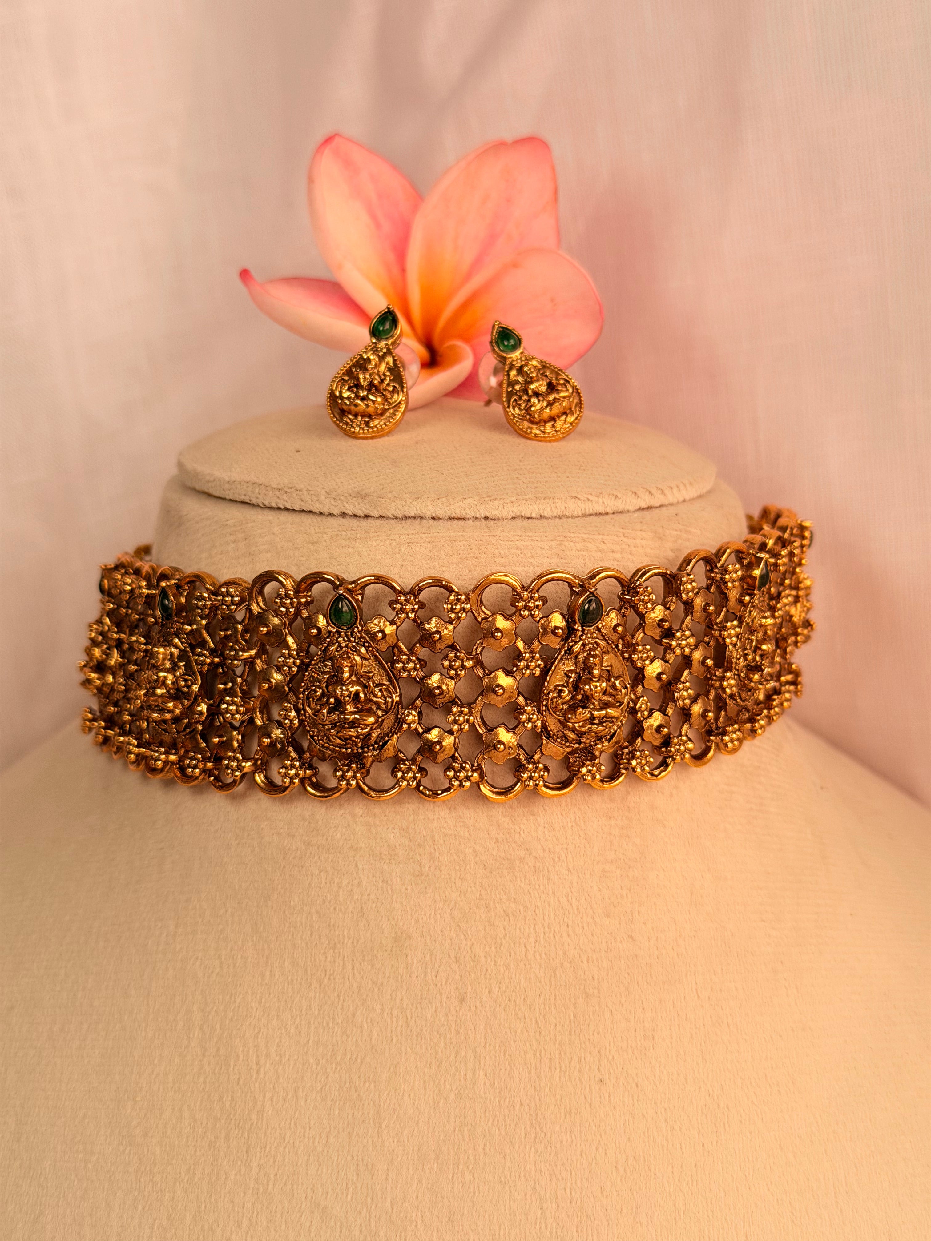 Lakshmi Antique Gold Choker Set - Green (1)
