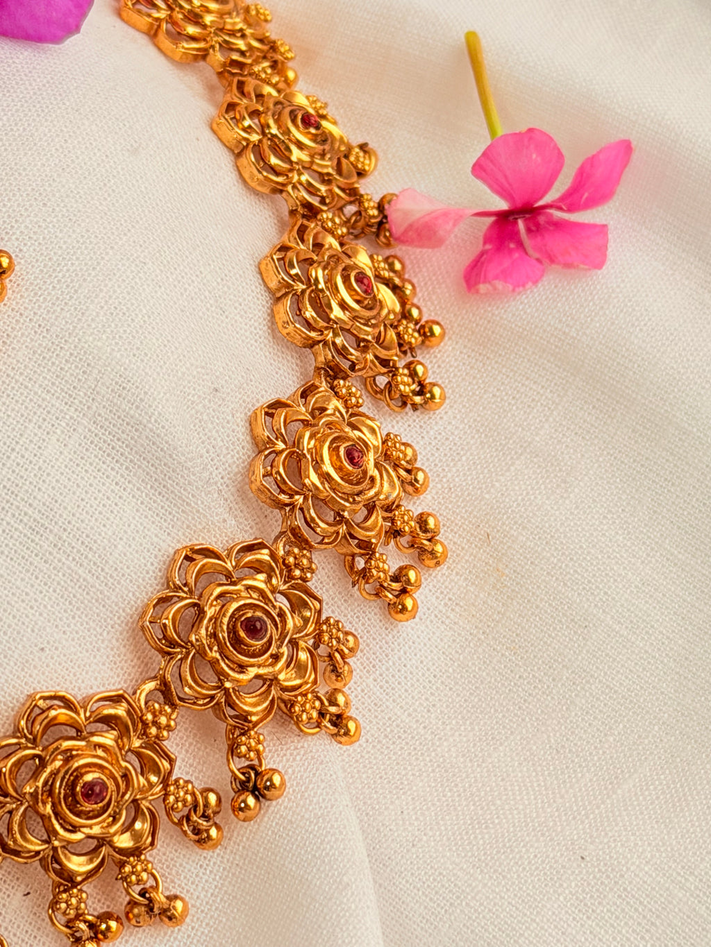 Roselle Necklace Set - Roselle Necklace Set (2)
