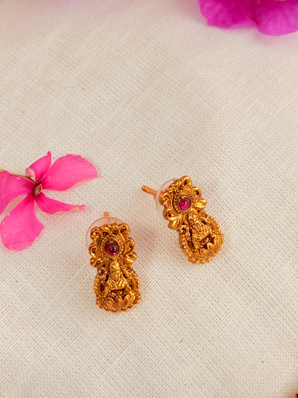 Aarunya Antique Lakshmi Temple Choker Necklace Set | Antique Gold Traditional Jewellery with Stud Earrings - Aarunya Antique Lakshmi Temple Choker Necklace Set | Antique Gold Traditional Jewellery with Stud Earrings (3)