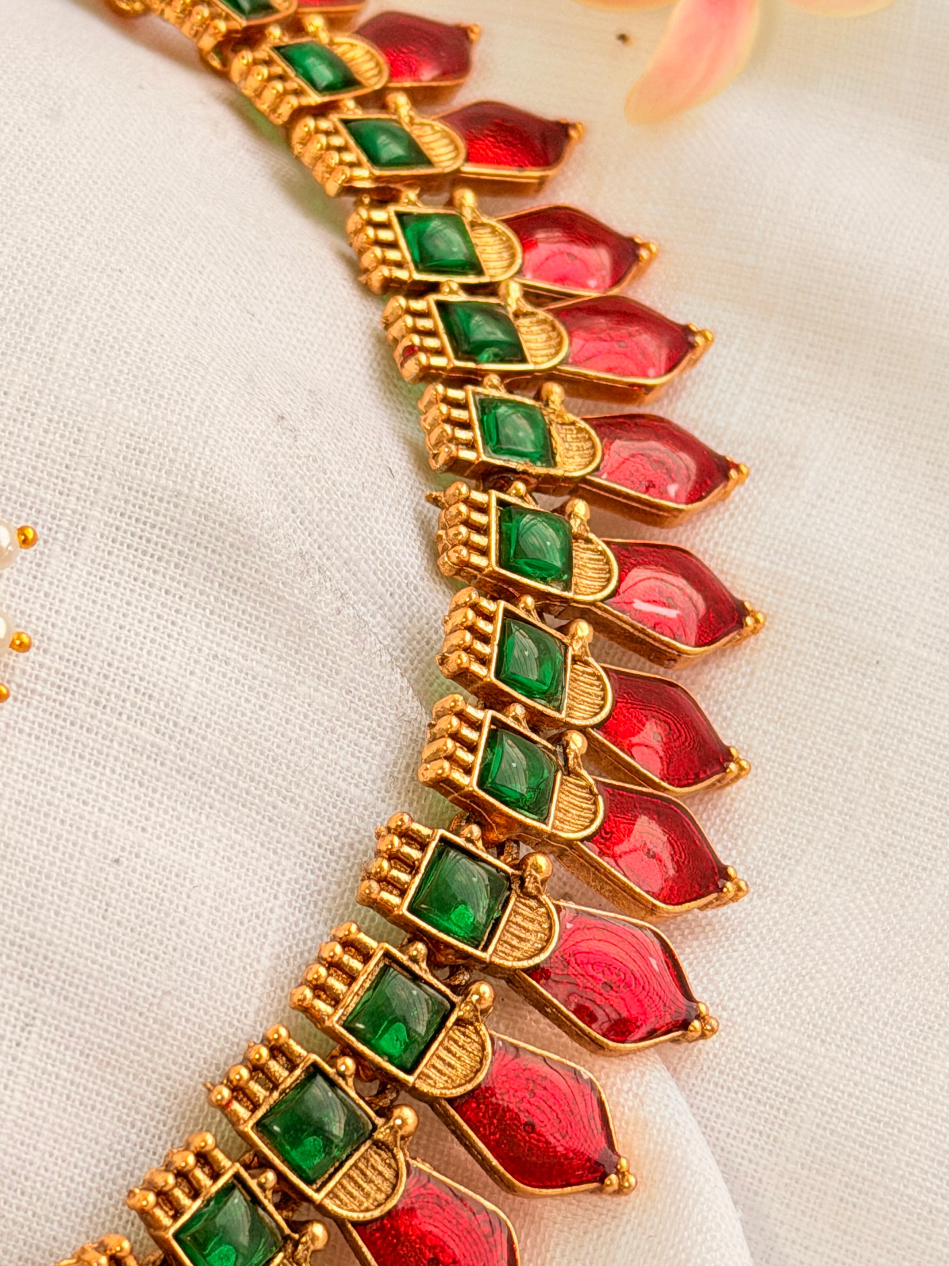 Pallavi Enamel Necklace Set - Red (2)